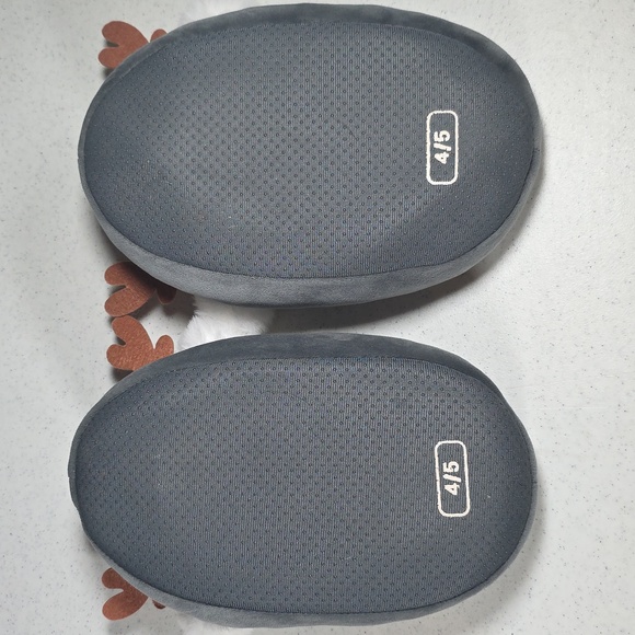 Squishmallows Penguin Kids Slippers in Gray and White Kids size 4/5 - Picture 2 of 3